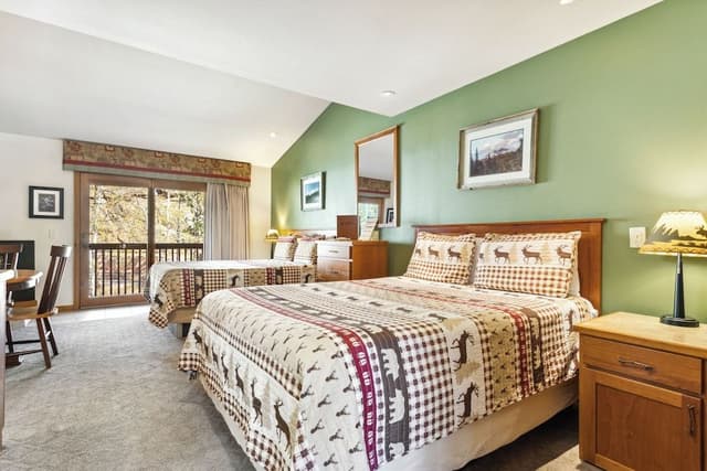 Double Queen Room