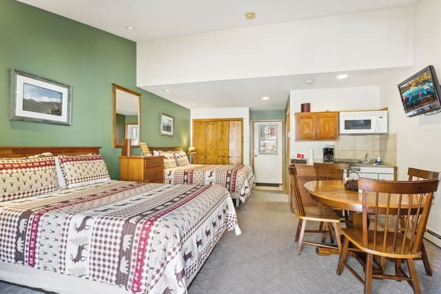Double Queen Room