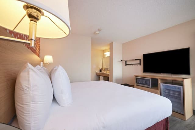 Standard Room, 1 King Bed