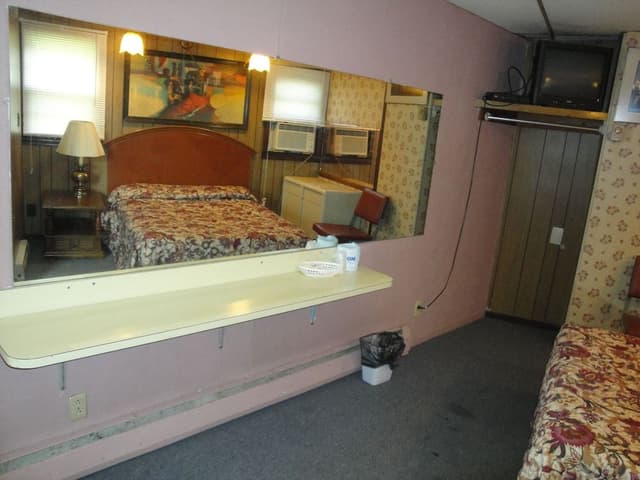 Standard Room, 1 Queen Bed