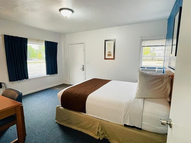 Standard Room, 1 Queen Bed Non-smoking