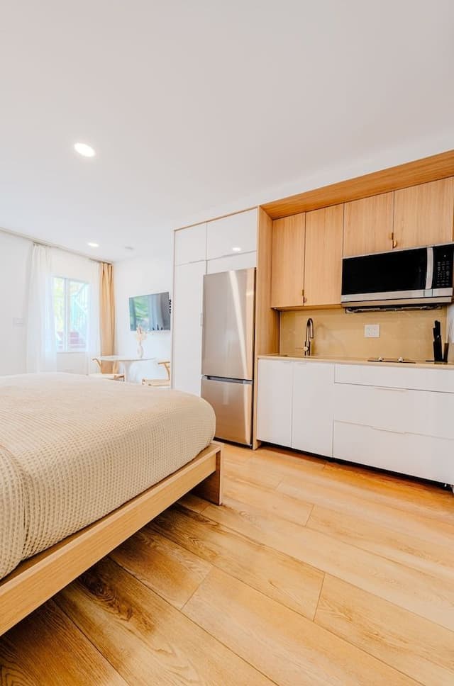 Deluxe Studio, 1 King Pool View