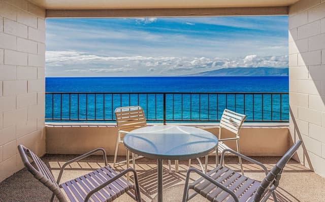 Junior Suite, 1 Queen Bed, Lanai, Oceanfront (Specific Unit May Vary)