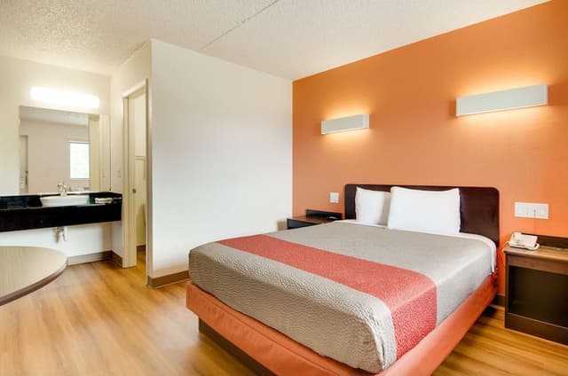 Standard Room, 1 Queen Bed, Non Smoking