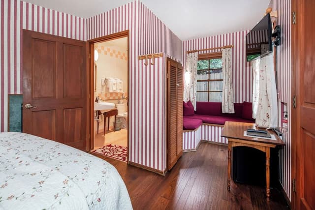 Room, Private Bathroom (Jacaranda Room)
