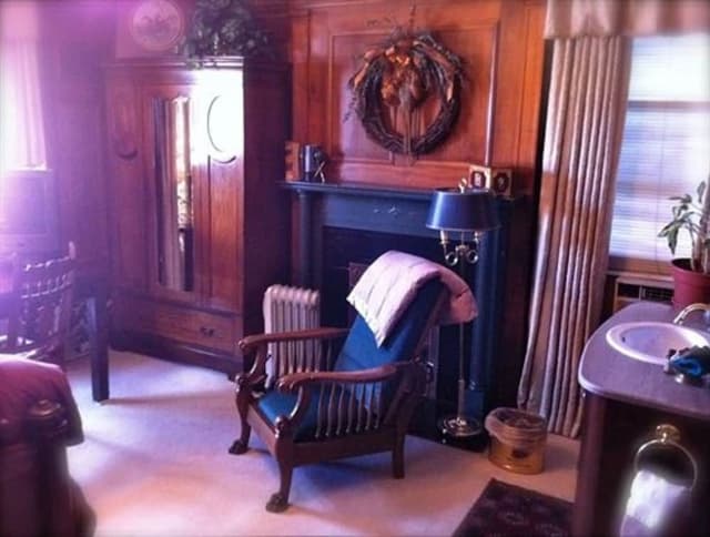 Business Room, 1 Queen Bed, Non Smoking, Private Bathroom