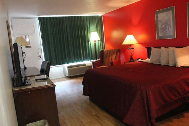 Deluxe Room, 1 King Bed, Refrigerator & Microwave