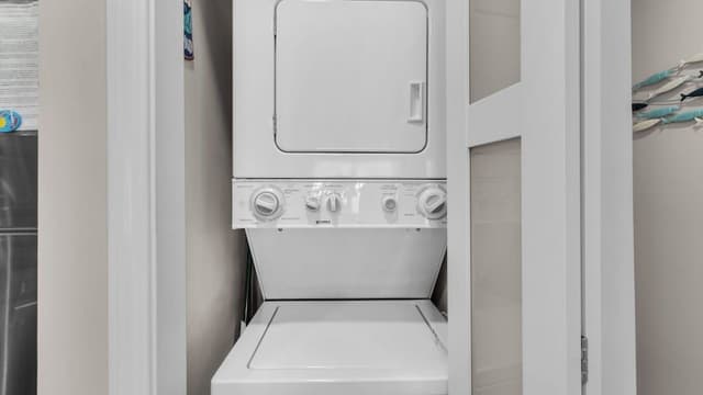 House, Multiple Beds, Balcony (St Thomas Square 109 - No Pets)