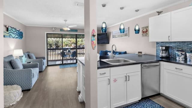 House, Multiple Beds, Balcony (St Thomas Square 109 - No Pets)