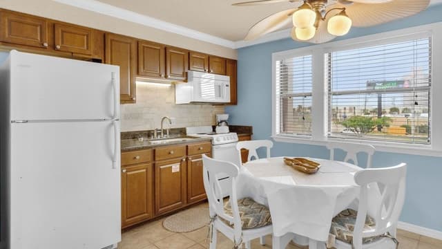 Studio, Kitchen, Garden View (St Thomas Square 1208A)