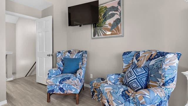 House, Multiple Beds, Balcony (St Thomas Square 109 - No Pets)