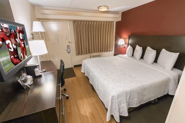 Standard Room, 1 King Bed (Smoke Free)