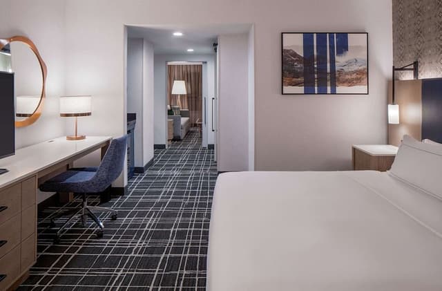 Suite, 1 King Bed, Non Smoking