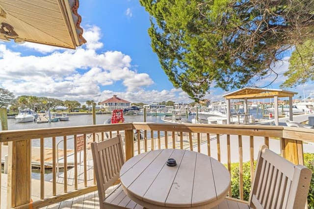 Standard Studio, Jetted Tub, Harbor View