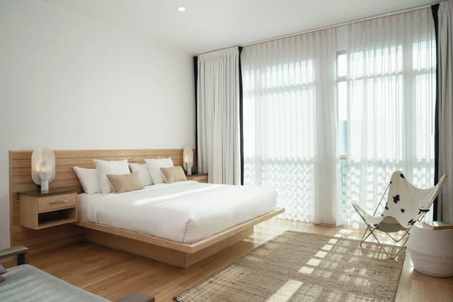 Deluxe Room, 1 King Bed, Fireplace