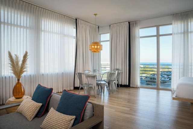 Suite, Multiple Beds, Fireplace