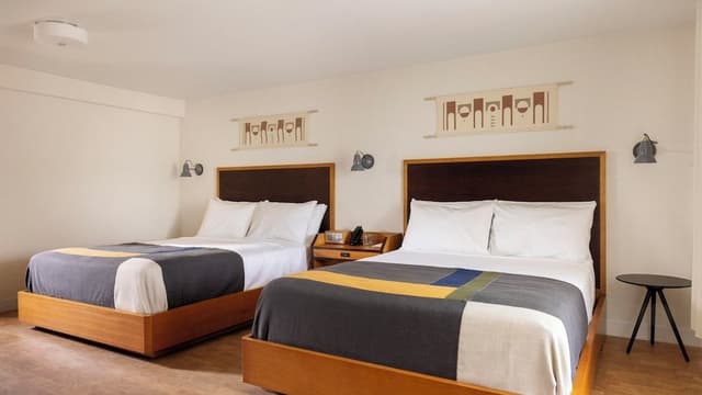 Room, 2 Queen Beds, Mountain View (Deluxe 2 Queen with Tub)