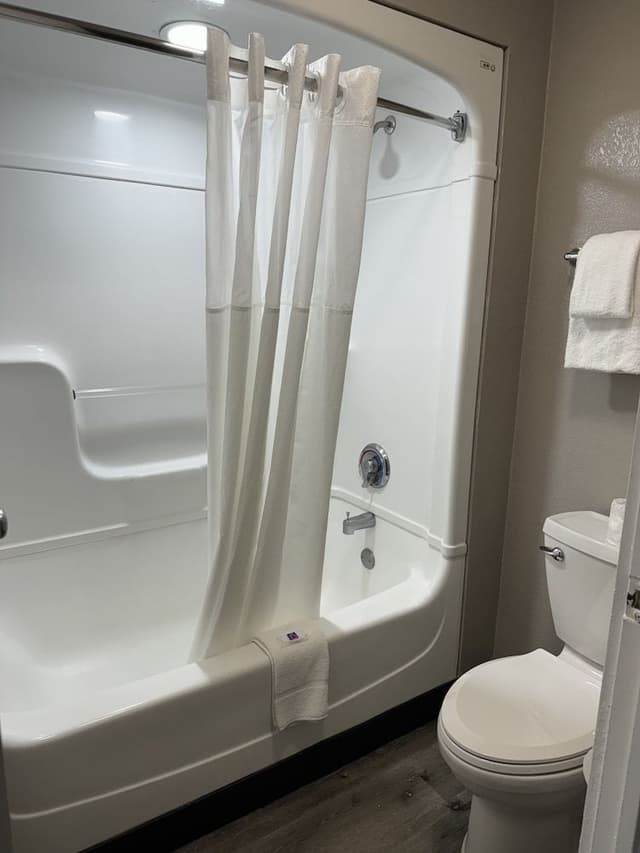 Standard Room, 1 Queen Bed, Non Smoking, Refrigerator