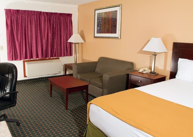 Basic Single Room, 1 King Bed, Non Smoking