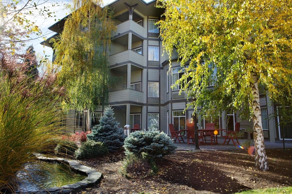 Plaza Inn and Suites at Ashland Creek1