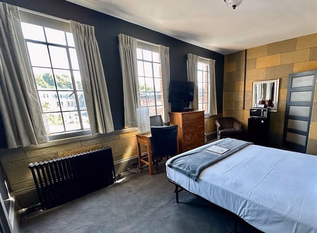 Deluxe Double Room, Accessible, Ensuite (Old Solarium Queen)