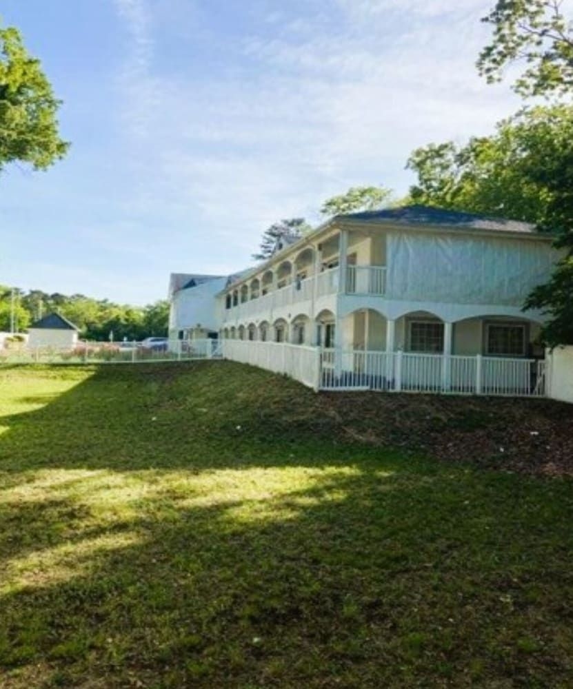 Studio Inn & Suites0