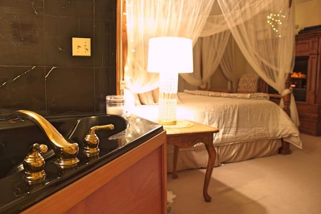 Room, Private Bathroom (06 Royal King)