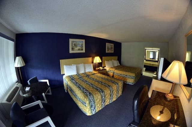 Standard Single Room, 2 Queen Beds