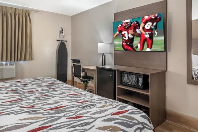 Deluxe Room, 1 King Bed, Accessible, Non Smoking