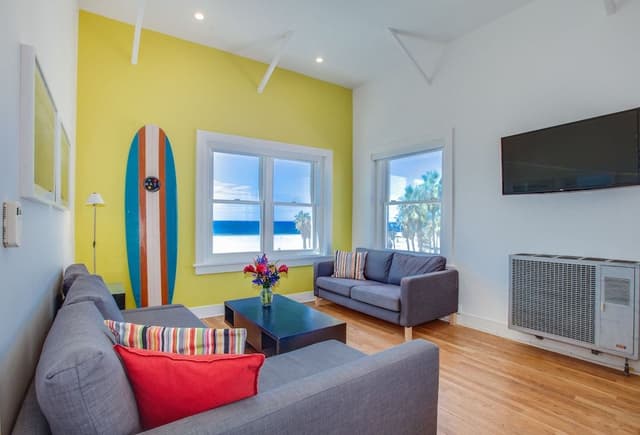 Top Floor One Bedroom Suite with Beachfront Ocean View