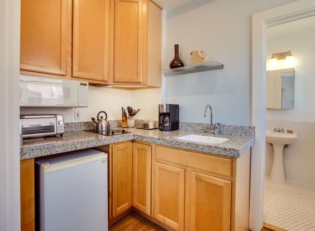 Junior Studio Suite, Street view