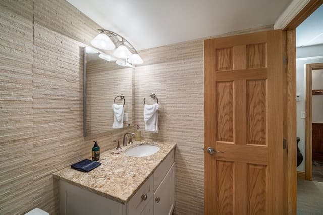 Condo, 2 Bedrooms, 2 Bathrooms, Valley View