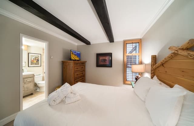 Condo, 2 Bedrooms, 2 Bathrooms, Mountainside
