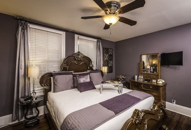 Tanzanite Room – Standard Room (Adults 21+ Only)