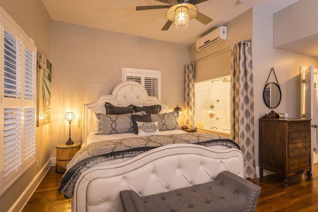 Diamond Suite - Premium in private Cottage (Adults 21+ only) 2 Guests Only