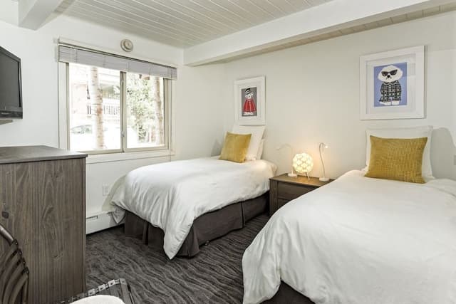 Condo, 2 Bedrooms