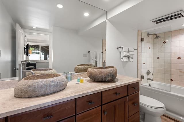 Condo, 2 Bedrooms