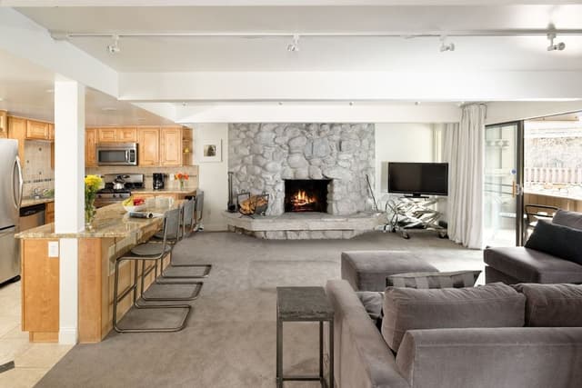 Condo, 2 Bedrooms