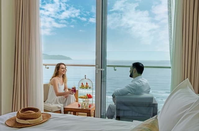 One-bedroom Ocean view Suite with Balcony