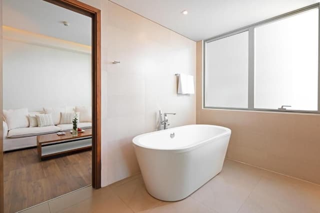 One-bedroom Ocean View Suite with Balcony