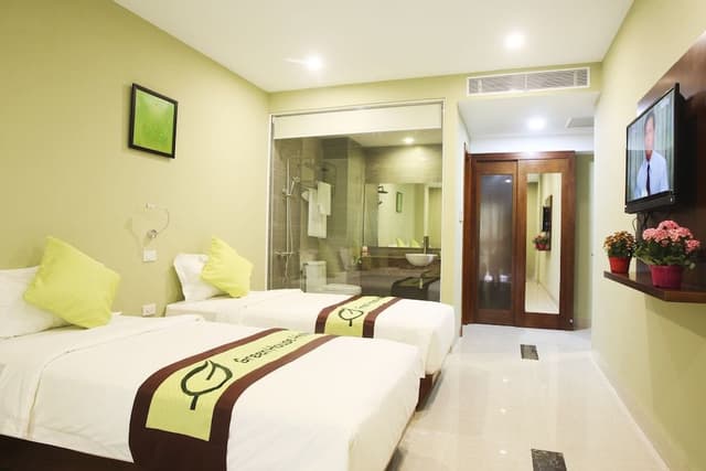 Senior Deluxe Room, Partial Ocean View