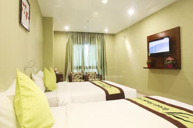 Senior Deluxe Room, Partial Ocean View