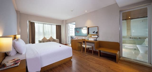 Signature Retreat Suite - Daily Free Afternoon & Mini Bar