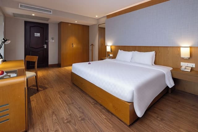 Signature Retreat Suite - Daily Free Afternoon & Mini Bar