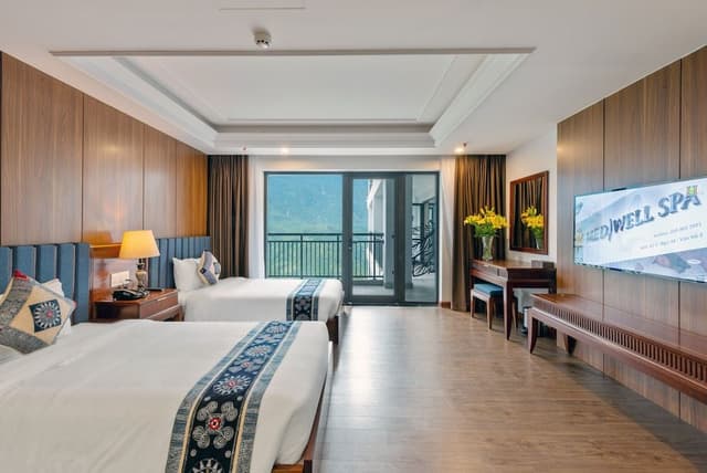 Grand Deluxe Room Mountain View