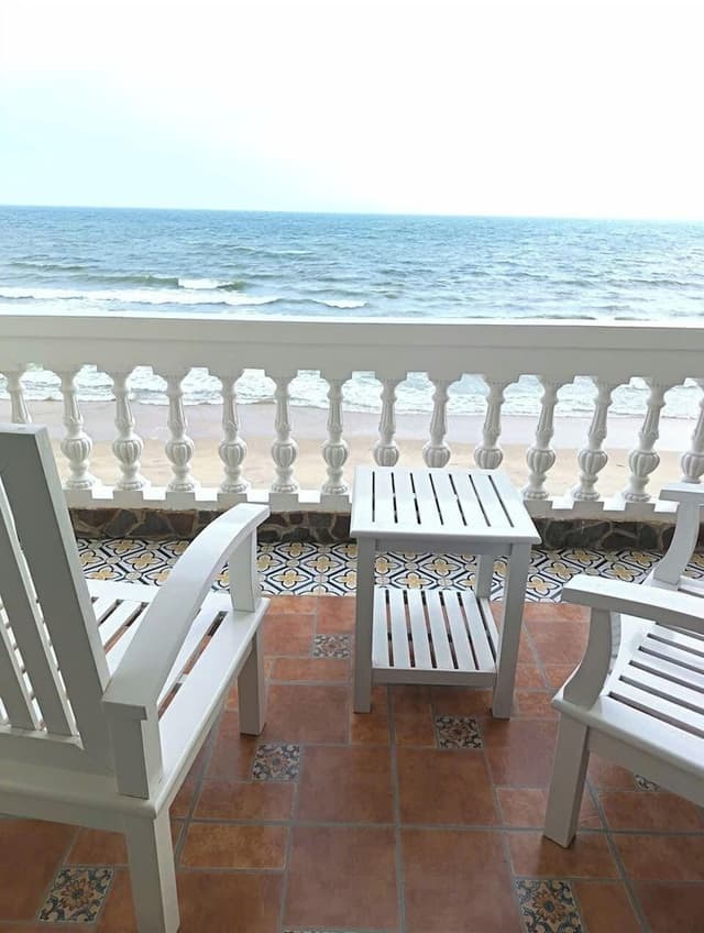Ocean Front Grace Suite