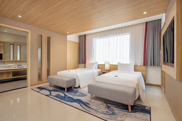Executive Suite Panoramic Ocean View