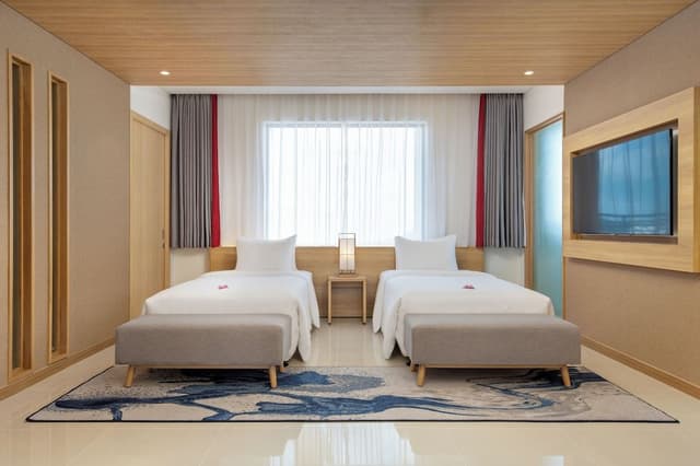 Executive Suite Panoramic Ocean View
