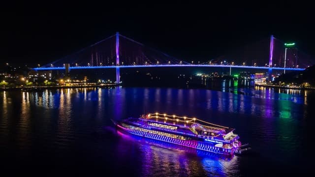Classic Suite & Delight dining cruise