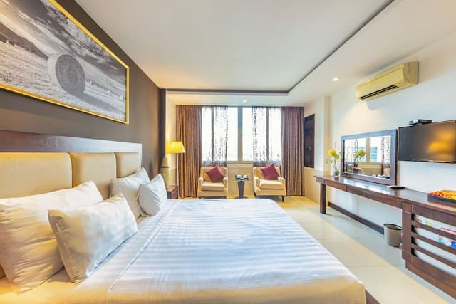 Junior Room, 1 Queen Bed, City View